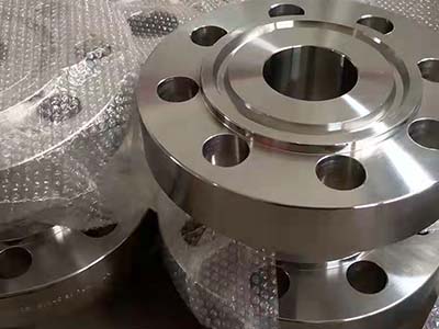 �������m